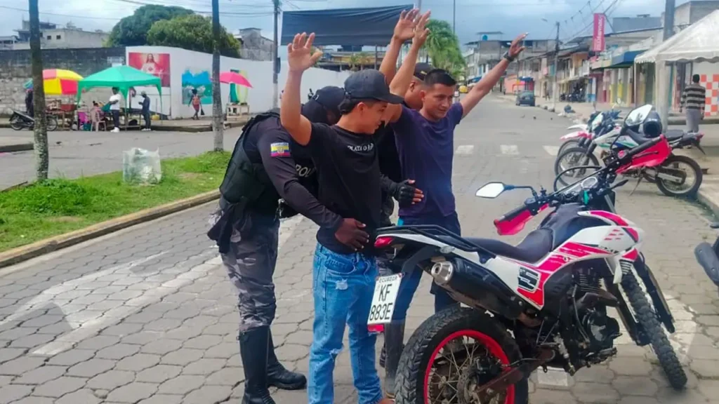 Policía ejecutó operativos en Atacames y San Lorenzo 01