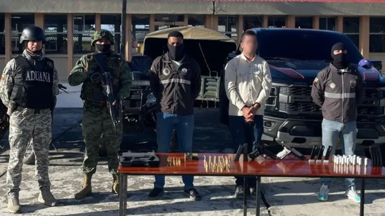 Sospechoso capturado por tenencia de armas y contrabando