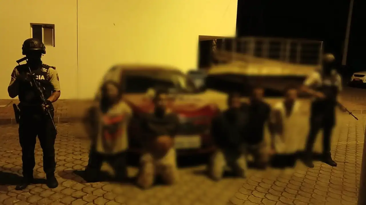 Detienen a cinco miembros del GAO "Los Lobos" en Esmeraldas
