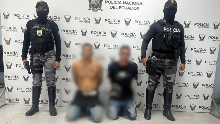 Dos aprehendidos en Flagrancia en la vía a Atacames