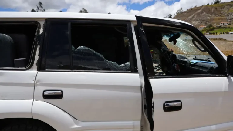 Comitiva del Presidente Noboa es atacada en Cañar