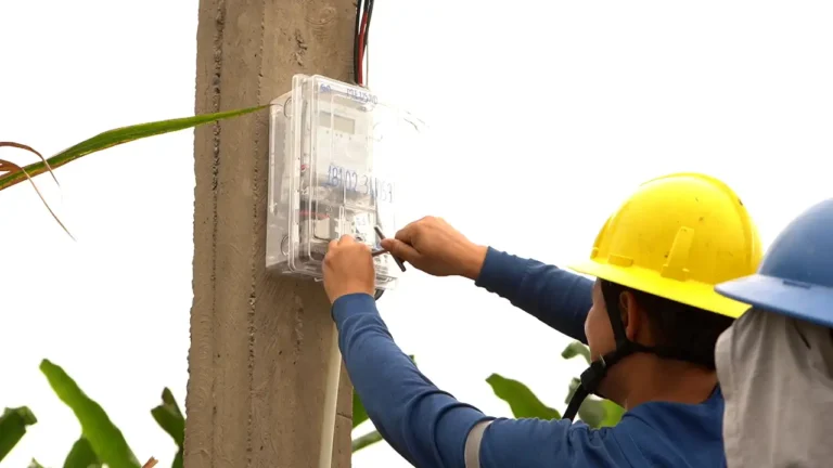 Inversión en electrificación por más de 600 mil dólares en Quinindé. Foto CNEL