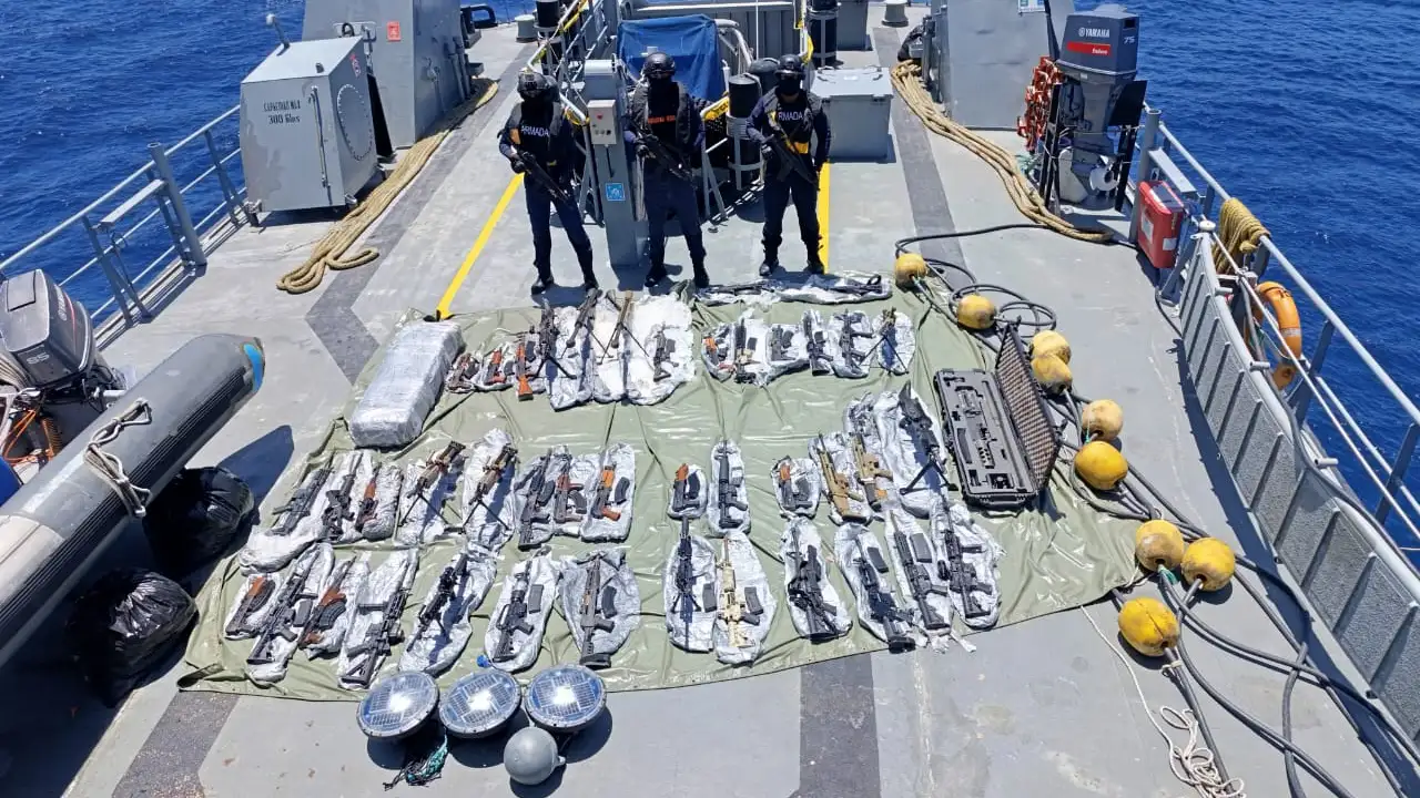 Localizan material bélico cercano a las Islas GalápagosLocalizan material bélico cercano a las Islas Galápagos