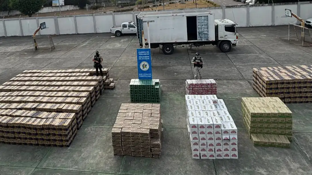 Policía decomisa cerveza de contrabando en Esmeraldas