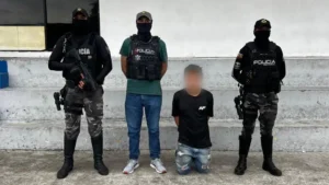 Rescatados un adulto y dos menores en El Carmen, Manabí